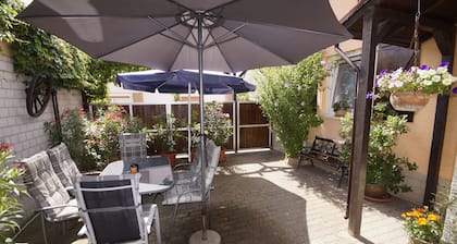 Nuevo a partir de enero 2018a Apartamento soleado patio, jardín y piscina