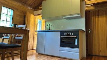 Fridge, stovetop, coffee/tea maker, electric kettle
