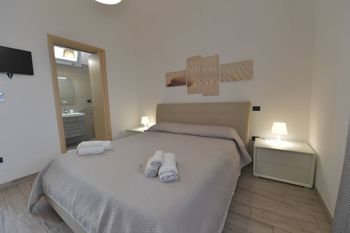 In-room safe, blackout curtains, soundproofing, free cots/infant beds