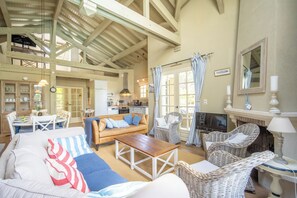 Smart TV, fireplace, computer monitors