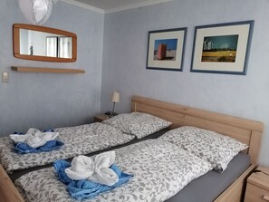 2 chambres, coffre-fort, fer et planche à repasser, lit de bébé portatif