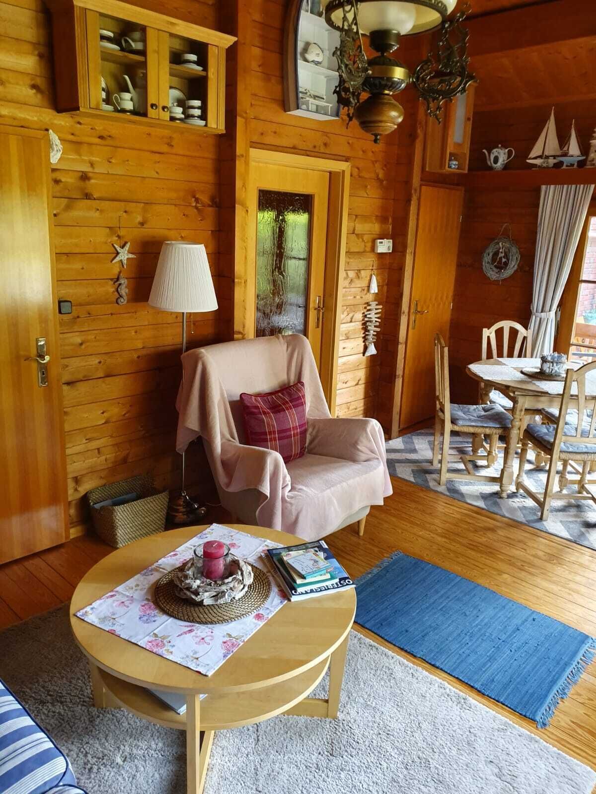 Partly log house style with 700 sqm natural garden, quiet area