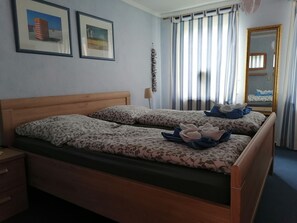 2 Schlafzimmer, Zimmersafe, Bügeleisen/Bügelbrett, Reisekinderbett