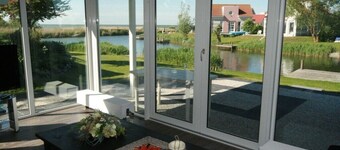 Holiday house with jetty, internet, digital TV, sauna