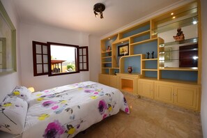 5 habitaciones, tabla de planchar con plancha y wifi gratis 