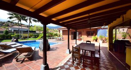 Comfortable, with private pool and BBQ, fast WiFi, Teide and sea view