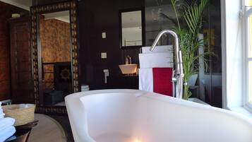 Combined shower/bathtub, hair dryer, towels, soap