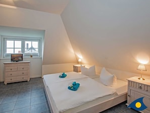 3 bedrooms, travel cot, WiFi, bed sheets