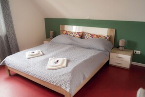 4 bedrooms, in-room safe, iron/ironing board, travel crib