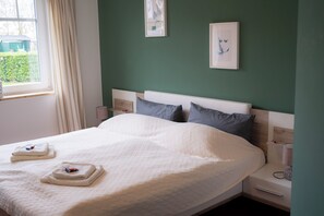 4 bedrooms, in-room safe, iron/ironing board, travel crib