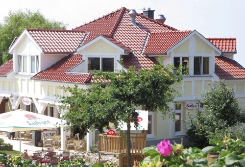 Family-friendly comfort apartment, 100 m to the Baltic Sea beach, with lagoon view