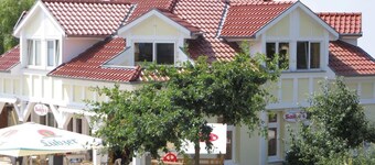 Family-friendly comfort apartment, 100 m to the Baltic Sea beach, with lagoon view