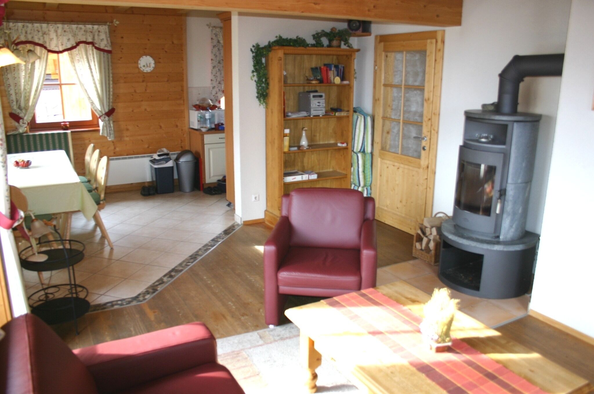 Televisor intel·ligent, llar de foc, reproductor de DVD i estèreo 