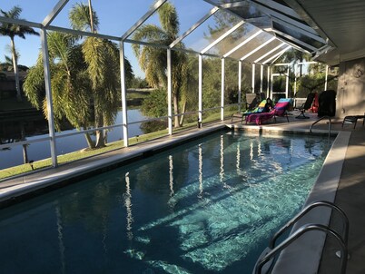 Dream villa on the canal with southern exposure in a quiet residential area, direct golf access