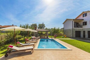 Piscine extérieure, piscine chauffée