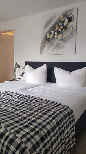 7 bedrooms, travel cot, WiFi