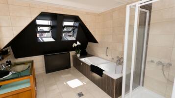 Bathtub, hair dryer, bidet, towels