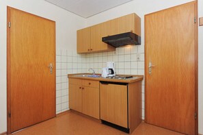 Fridge, microwave, high chair - Apartment 6 - House Heeren (Esens)