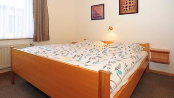 1 bedroom, bed sheets