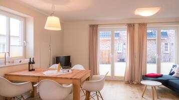 Smart-TV, Kamin, Videospiele, DVD-Player