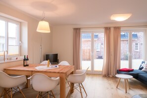 Smart TV, fireplace, video games, DVD player