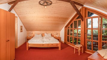 4 bedrooms, iron/ironing board, free WiFi