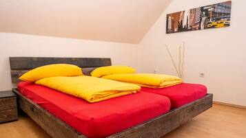 3 habitaciones, escritorio, tabla de planchar con plancha y wifi gratis