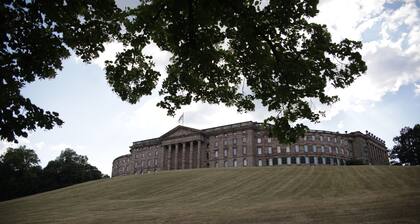 Large apartment, 3 bedrooms, quiet, close to the city center, south-facing balcony, free parking spaces