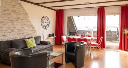 Large apartment, 3 bedrooms, quiet, close to the city center, south-facing balcony, free parking spaces