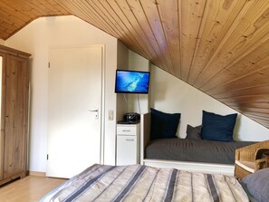 2 عدّة غرف نوم وسرير سفر وواي فاي