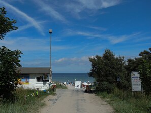 Una spiaggia nelle vicinanze