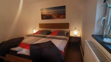 2 Schlafzimmer, Reisekinderbett, Bettwäsche