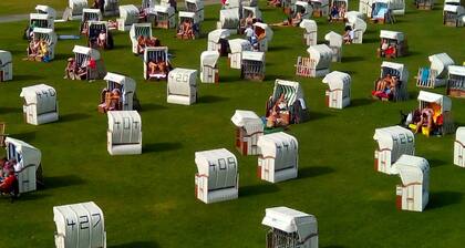 Cozy middle row house near the dike and harbor, children + dogs welcome