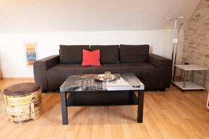 Flachbildfernseher, DVD-Player, Stereoanlage
