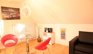 Flat-screen TV, DVD player, stereo