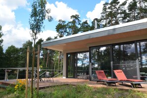 Terrace/patio - Luxury holiday home right on the lake, natural comfort in a modern style (Lychen)