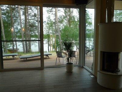 Luxury holiday home right on the lake, natural comfort in a modern style