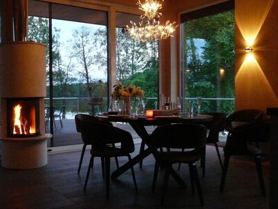 Luxury holiday home right on the lake, natural comfort in a modern style