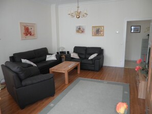 Télévision, lecteur de DVD, chaîne hi-fi