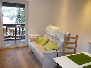 TV, DVD player, books, stereo - 'Karwendelnest' Completely renovated in January 2014, tastefully with the latest technology (Mittenwald)
