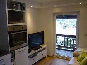 TV, DVD player, books, stereo - 'Karwendelnest' Completely renovated in January 2014, tastefully with the latest technology (Mittenwald)