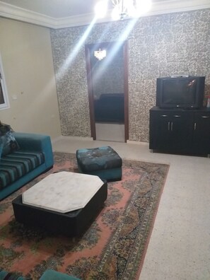 Economy Apartment, 1 Double Bed, Non Smoking | Living area