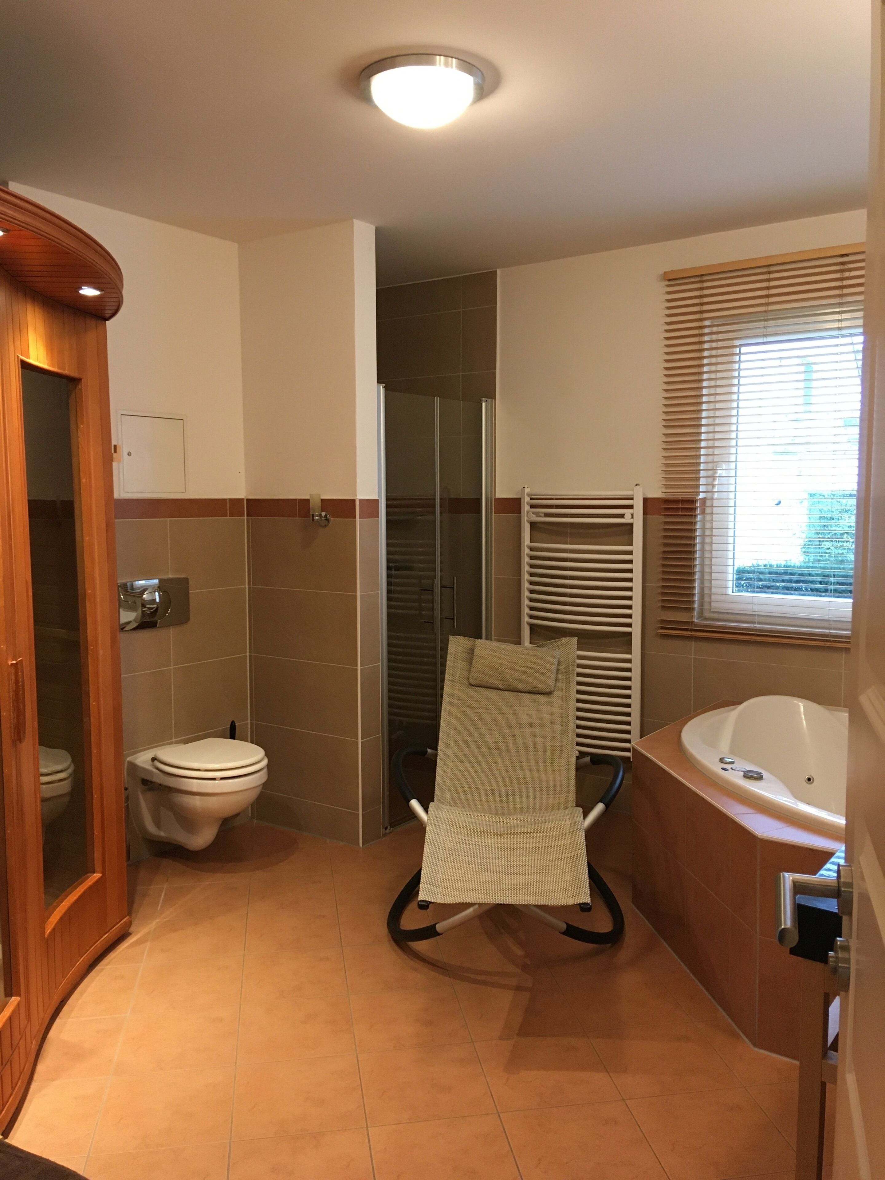 Nature and endless space! Sunset terrace+garden, whirlpool+sauna in the morning sun bath