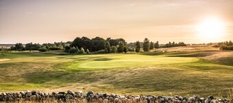 自然、静けさ、そして純粋な健康、ゴルフコースの邪魔にならないパノラマビュー。 森