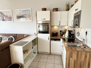 Kühlschrank, Mikrowelle, Ofen, Geschirrspüler