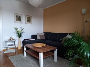 Een televisie, een dvd-speler en een stereo