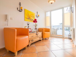 Unclassified image, 3 of 19, button