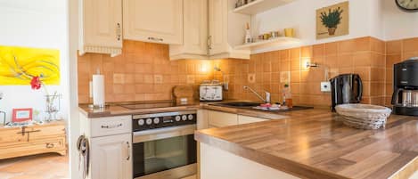 Oven, dishwasher, highchair