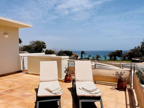 Luxury villa, private pool, fiber optic internet, sea view, courtyard, privacy
