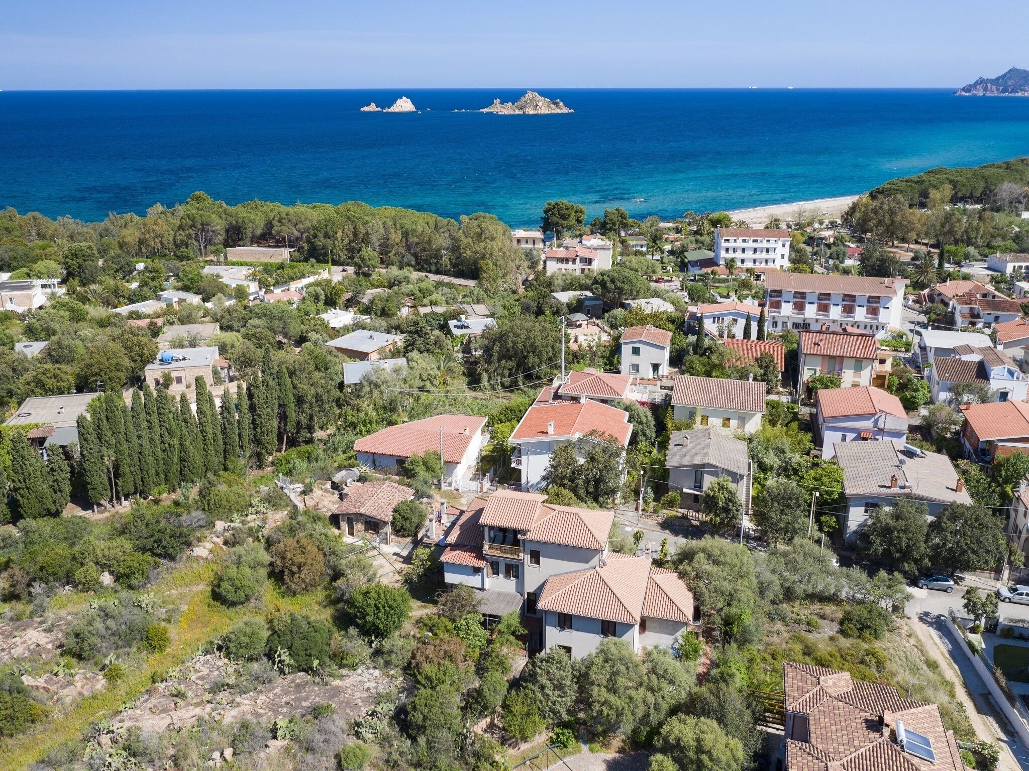 Villa Juniper with exclusive garden just 4 minutes walk from the beach